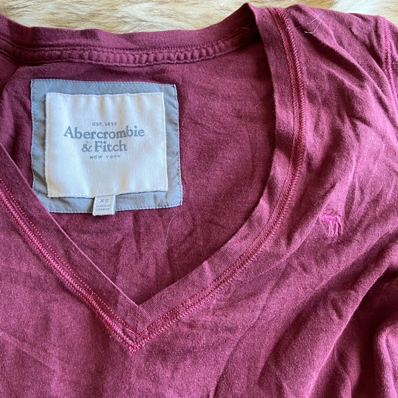 Burgundy A&F V Neck - Picture 2 of 3